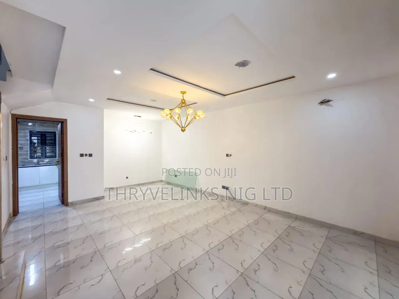 4bdrm Duplex in Chevron for rent in Chevron