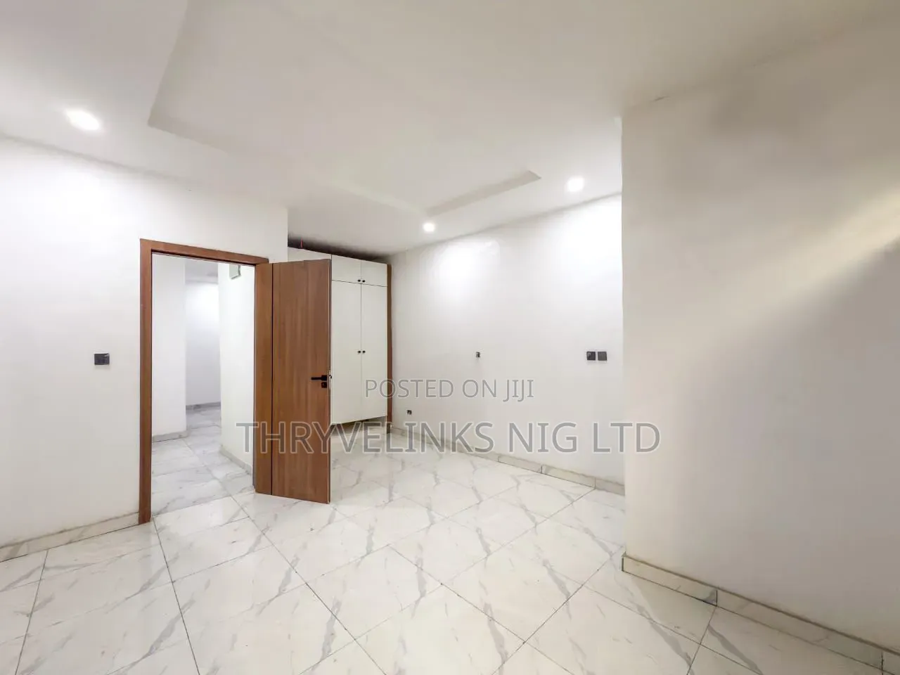 4bdrm Duplex in Chevron for rent in Chevron