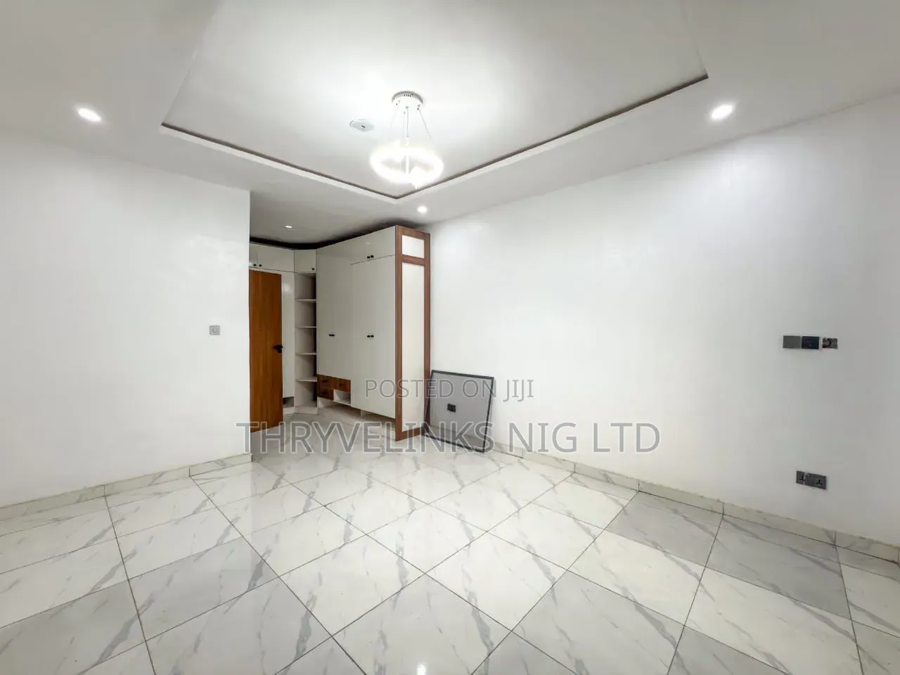 4bdrm Duplex in Chevron for rent in Chevron