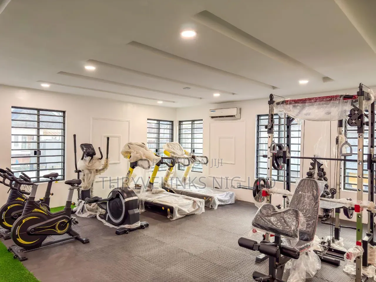 4bdrm Duplex in Chevron for rent in Chevron