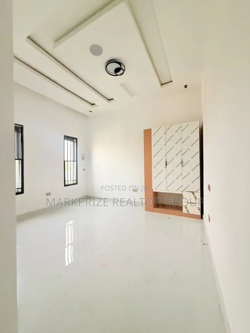 4bdrm Apartment in Ikeja Gra Lagos for sale in Ikeja GRA