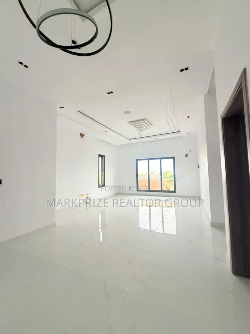 4bdrm Apartment in Ikeja Gra Lagos for sale in Ikeja GRA