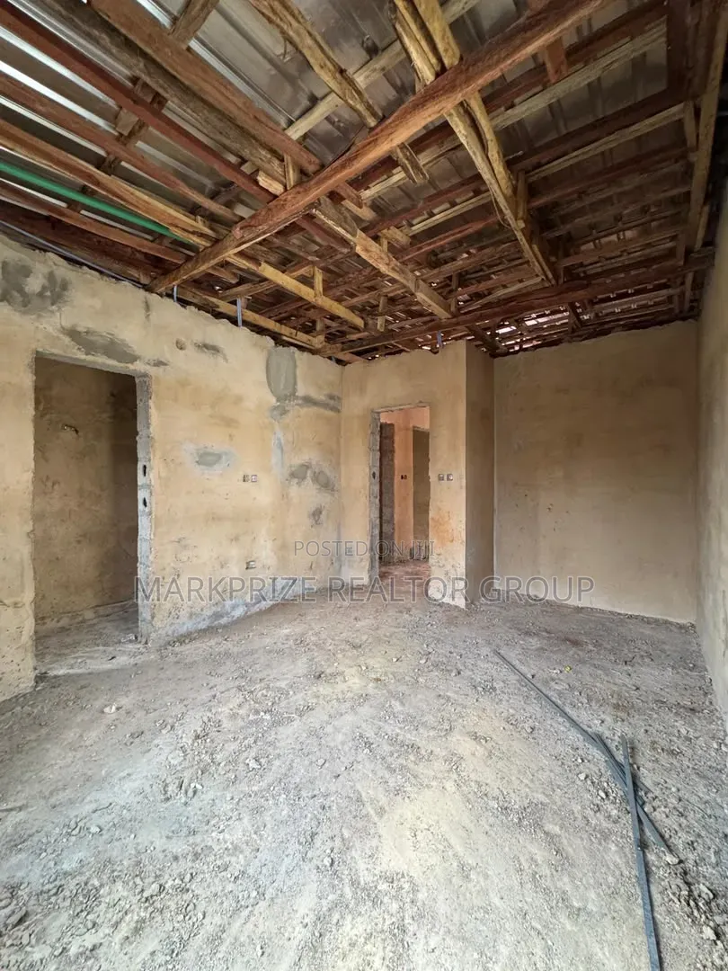 4bdrm Duplex in Surulere Lagos for sale in Aguda / Surulere