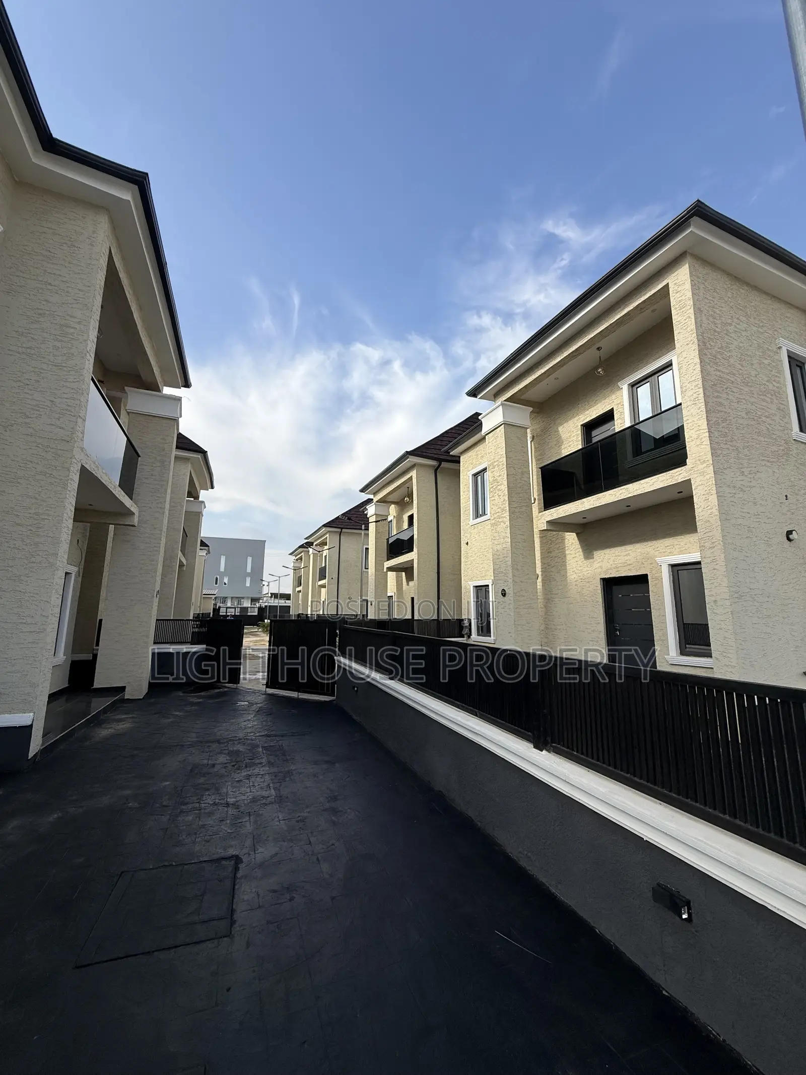 4bdrm Duplex in Gaduwa District for sale in Gaduwa