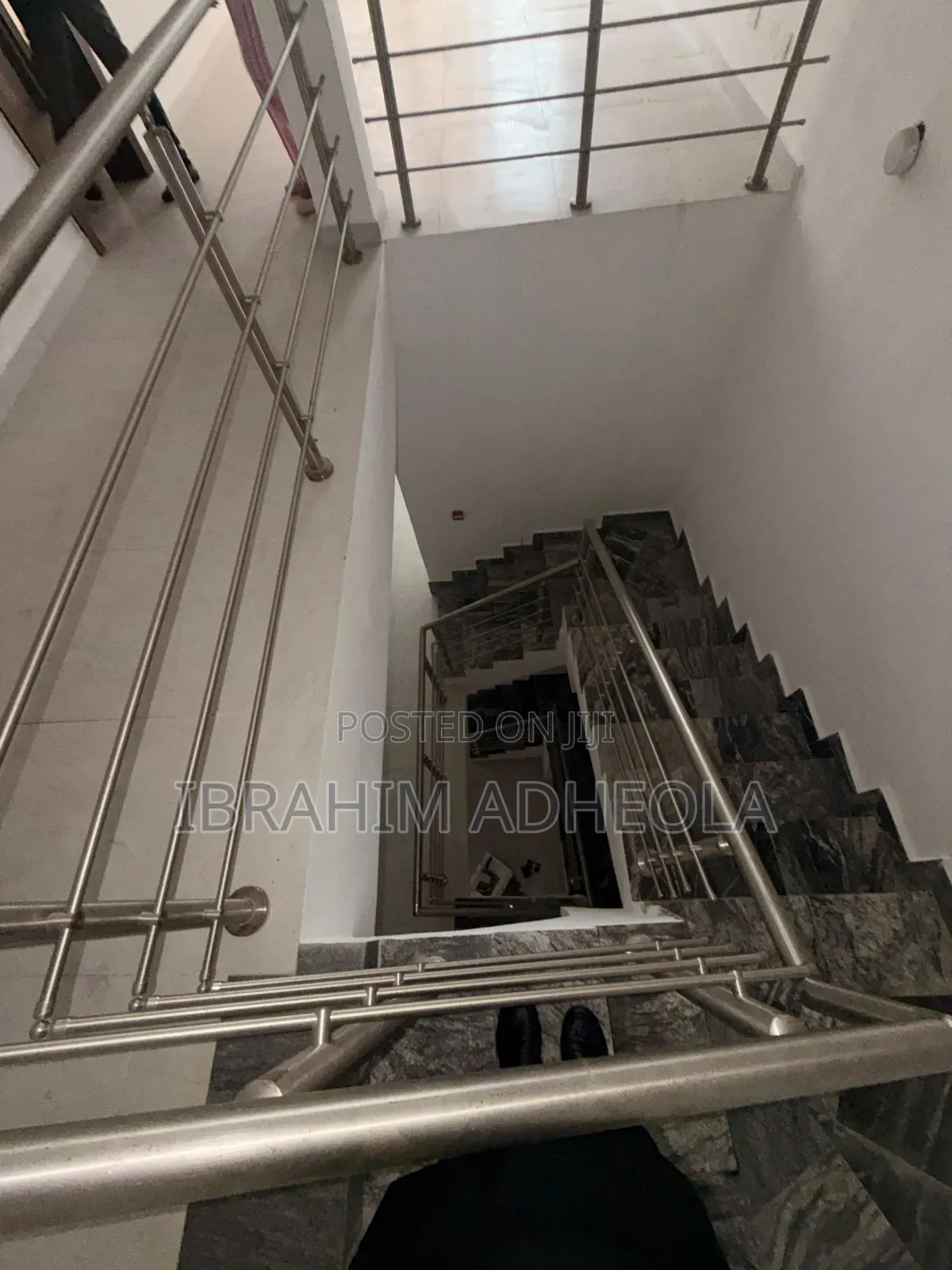 4bdrm Duplex in Chevron for rent in Chevron