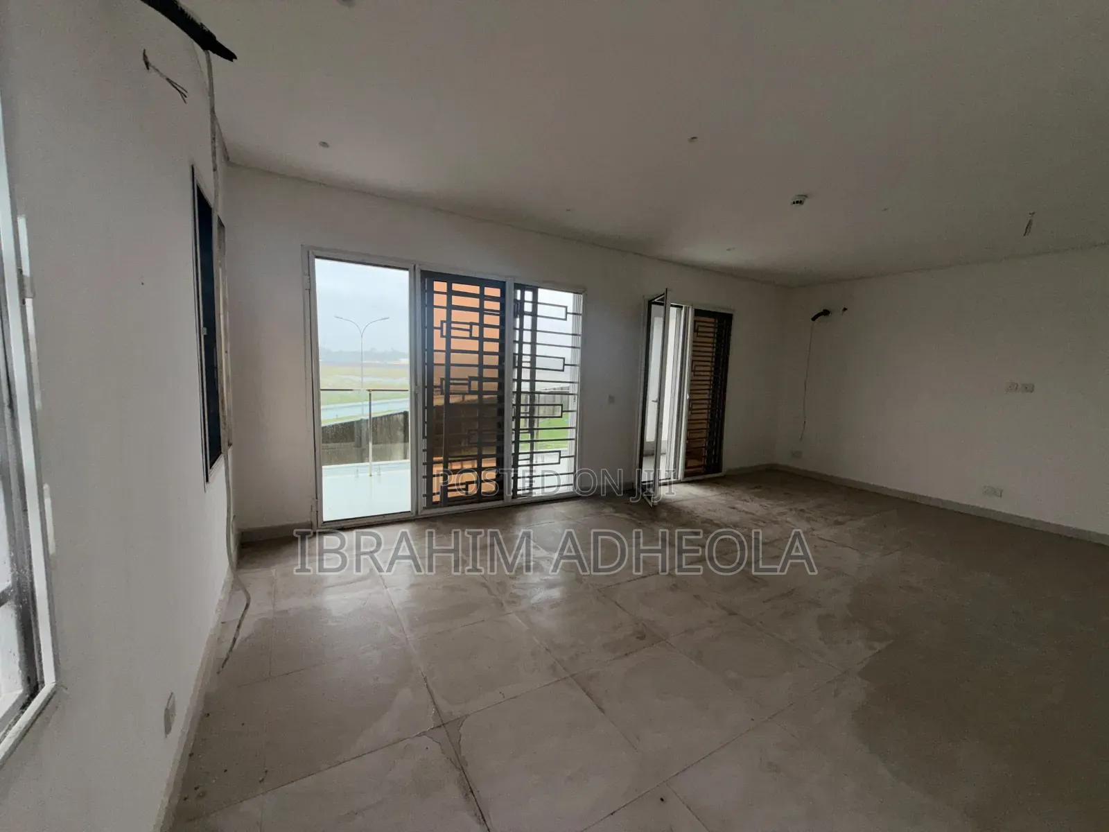 4bdrm Duplex in Chevron for rent in Chevron