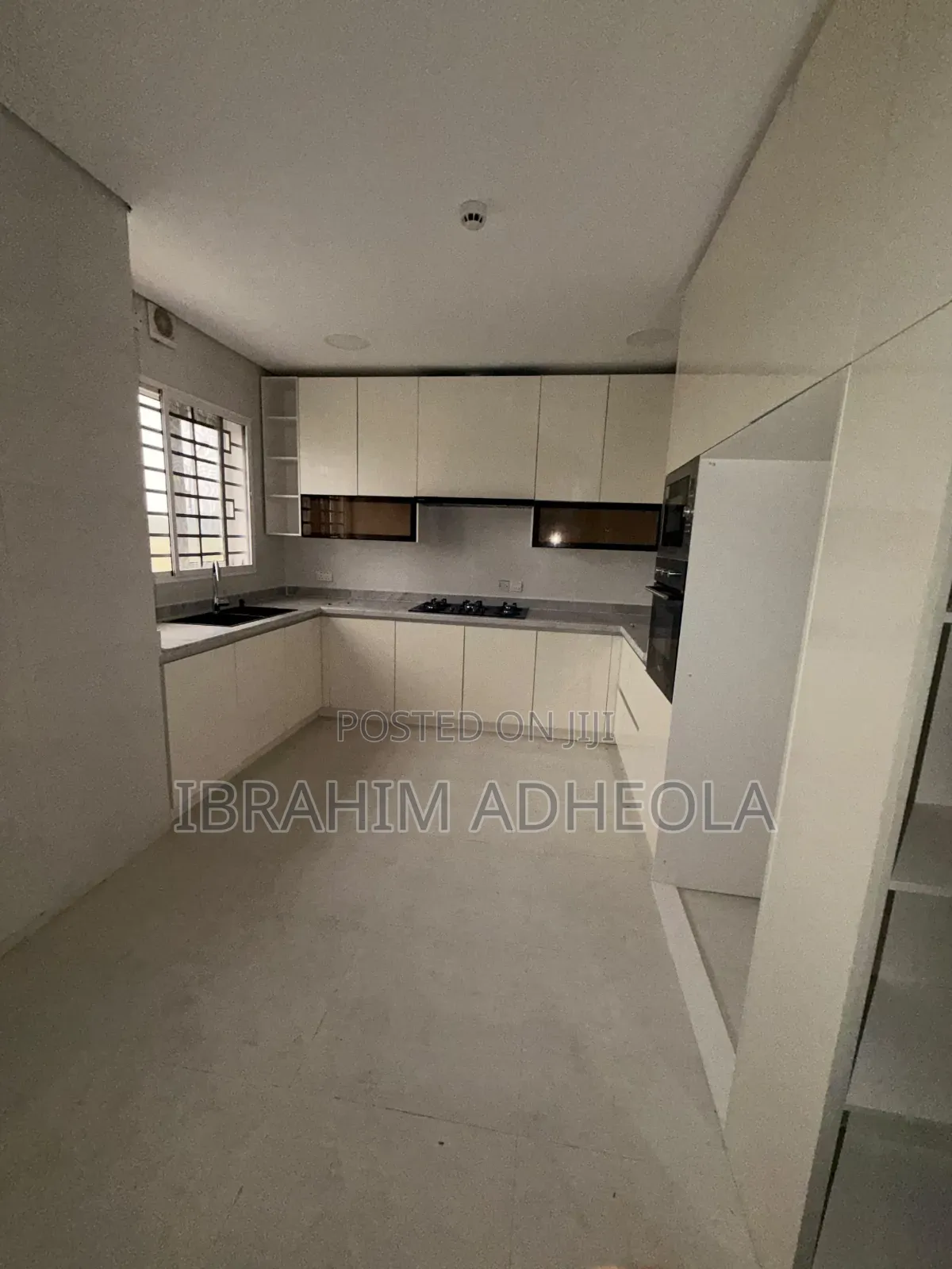 4bdrm Duplex in Chevron for rent in Chevron