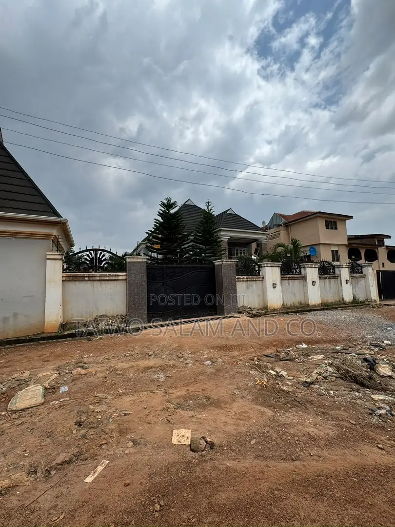 5bdrm Duplex in Ojoo for sale in Ojoo