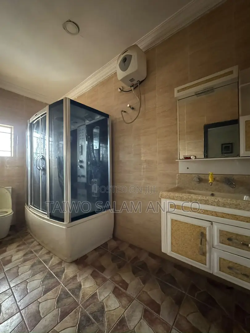 5bdrm Duplex in Ojoo for sale in Ojoo