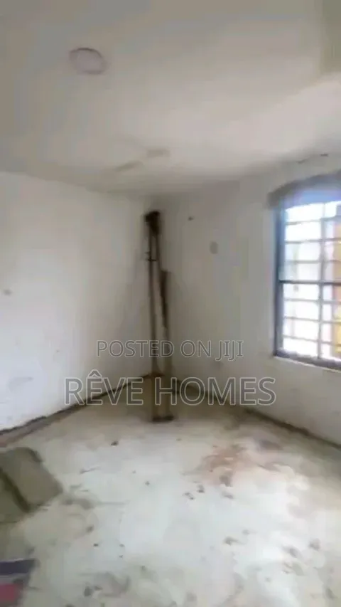 2bdrm Block of Flats in Soluyi for rent in Soluyi