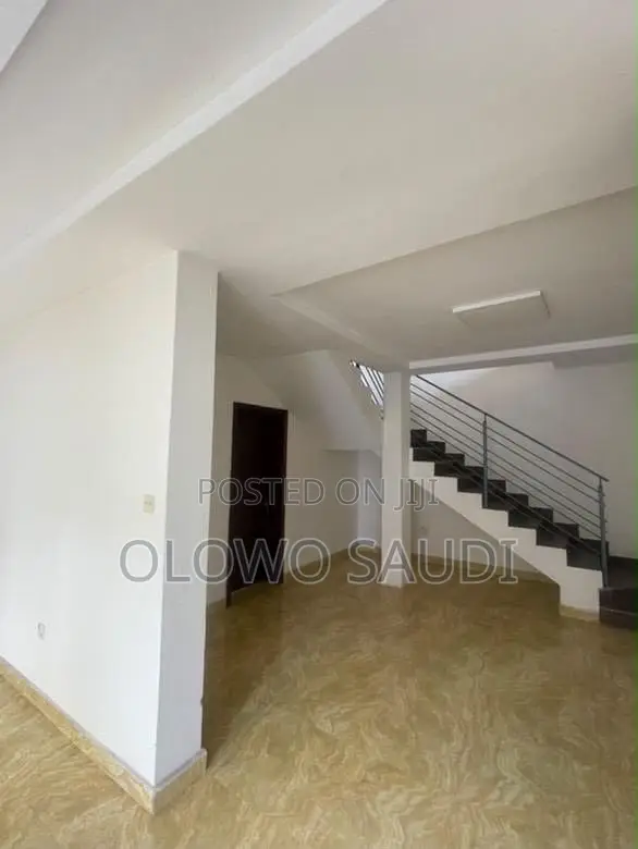 4bdrm Townhouse / Terrace in U3 Lekki Phase 1 for rent in Lekki Phase 1
