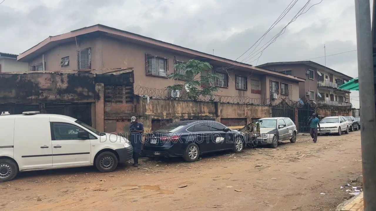 Furnished 5bdrm Duplex in Community Road, Akoka for sale in Akoka