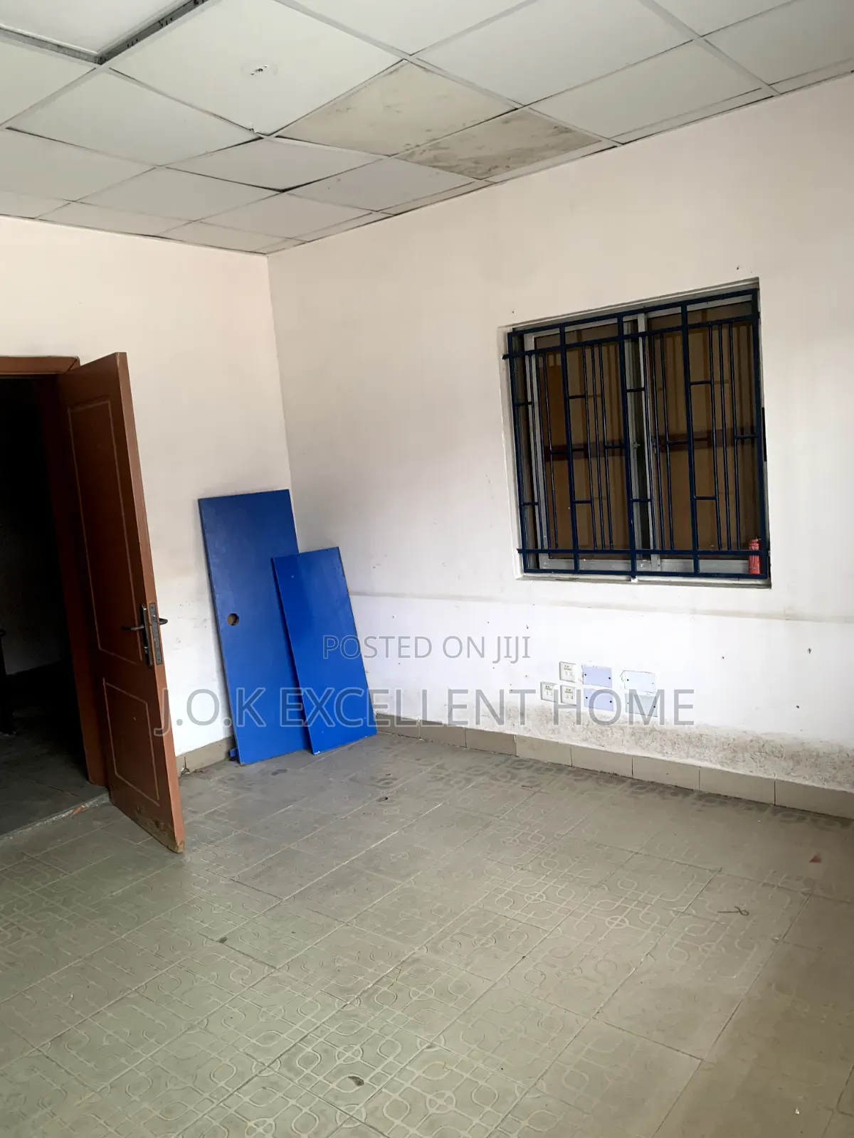 A Self Compound ~300sqm Office Space, Victoria Island, Lagos in Akin Adesola