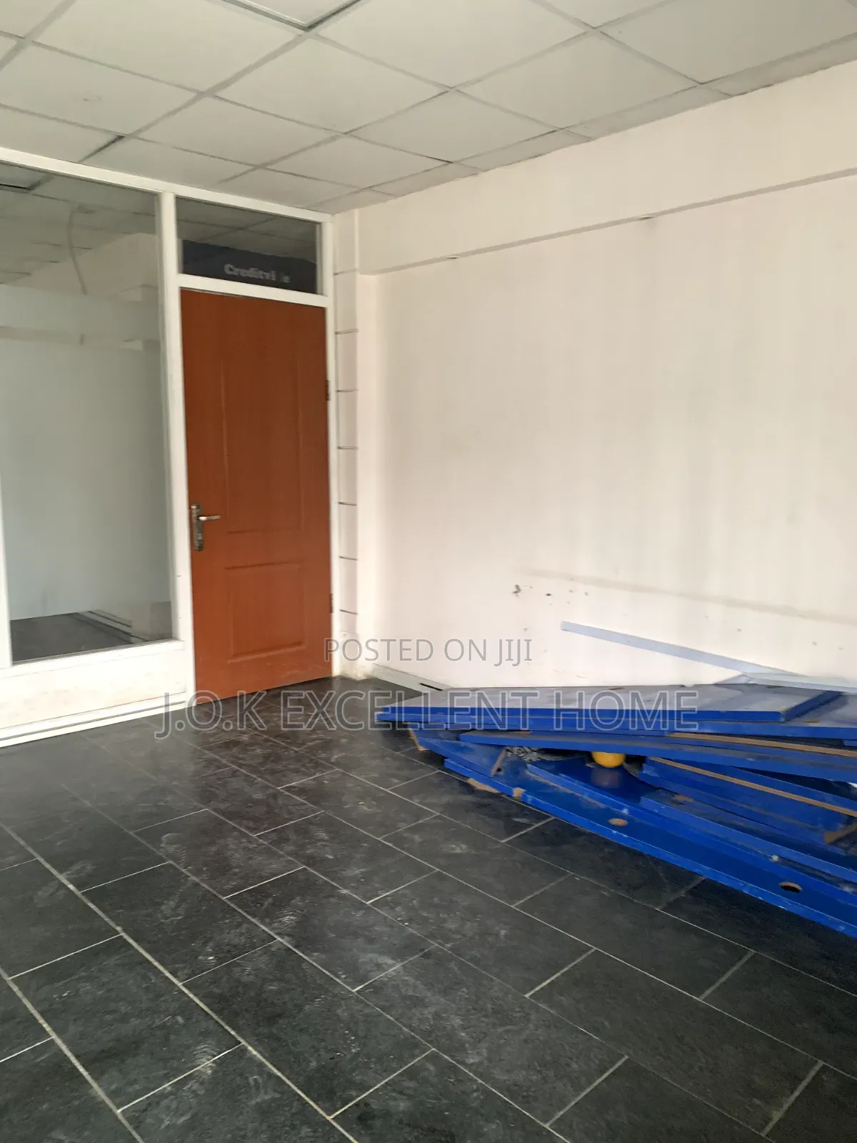 A Self Compound ~300sqm Office Space, Victoria Island, Lagos in Akin Adesola