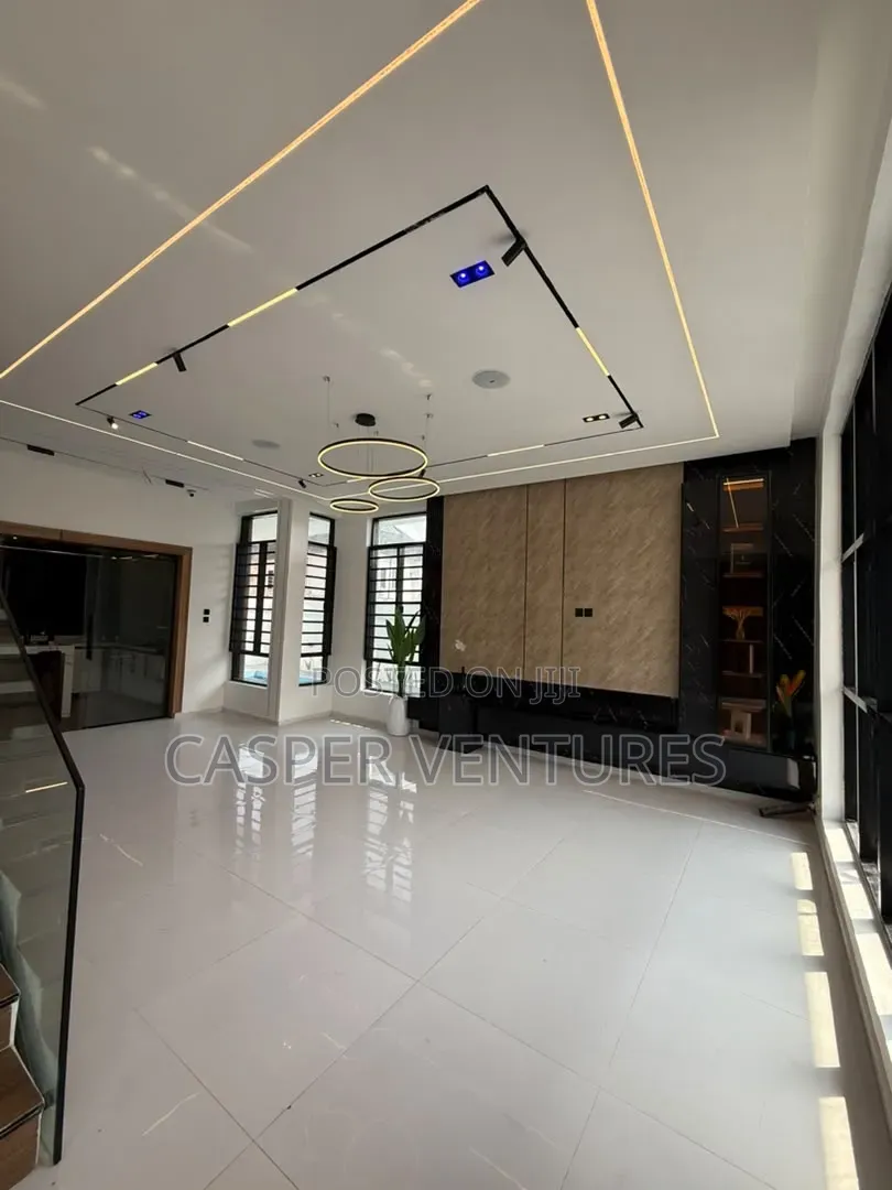 5bdrm Duplex in Terra, Sangotedo for sale in Sangotedo