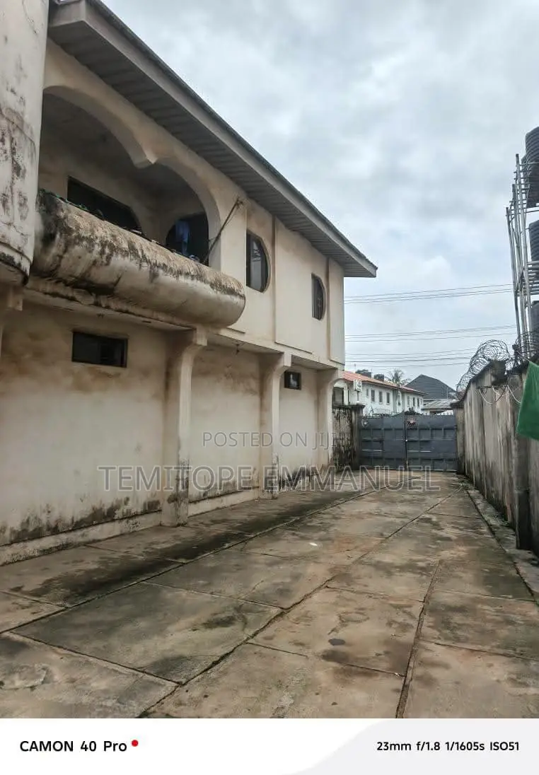 20bdrm Block of Flats in Abaranje Ikotun for sale in Ikotun/Igando