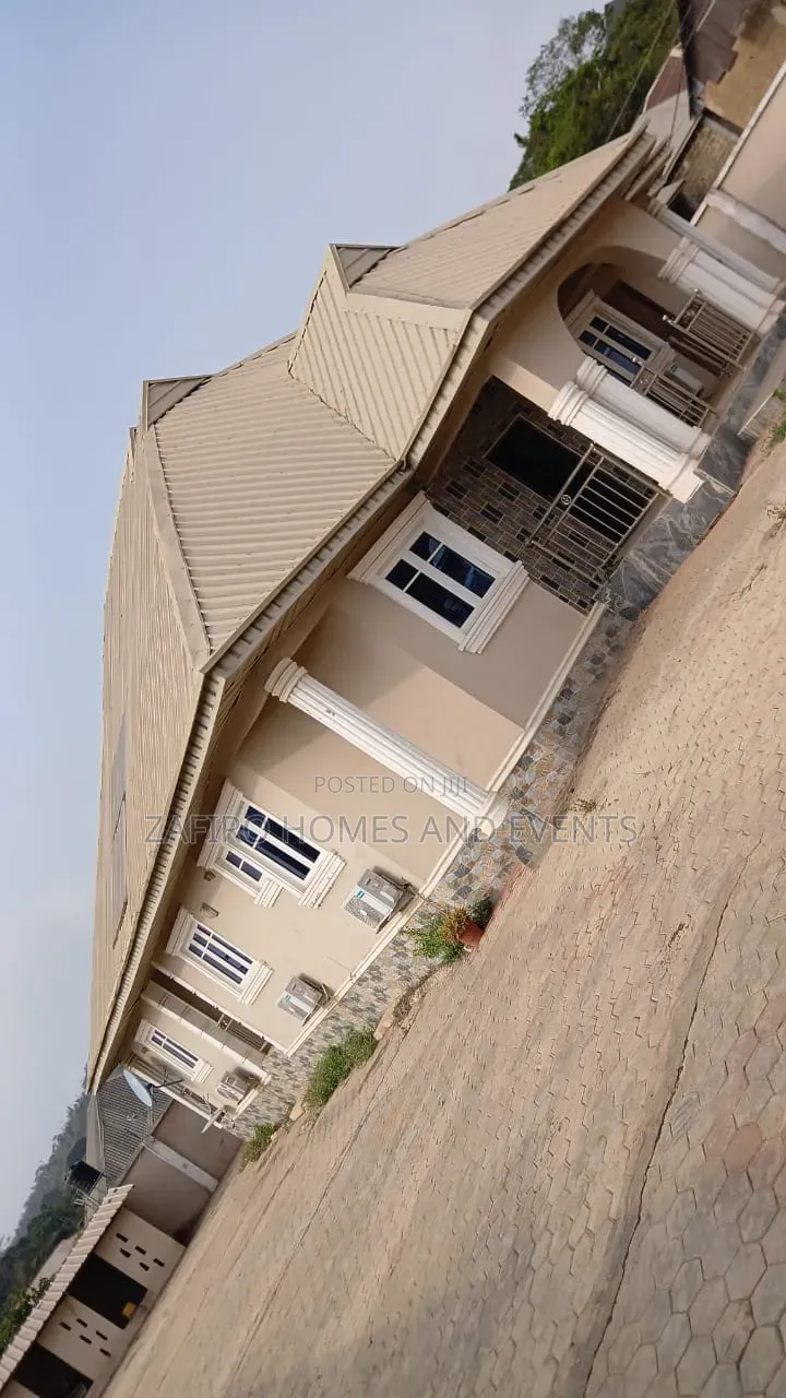 4bdrm Bungalow in Amoje Ayegun Along for sale in Akala Express