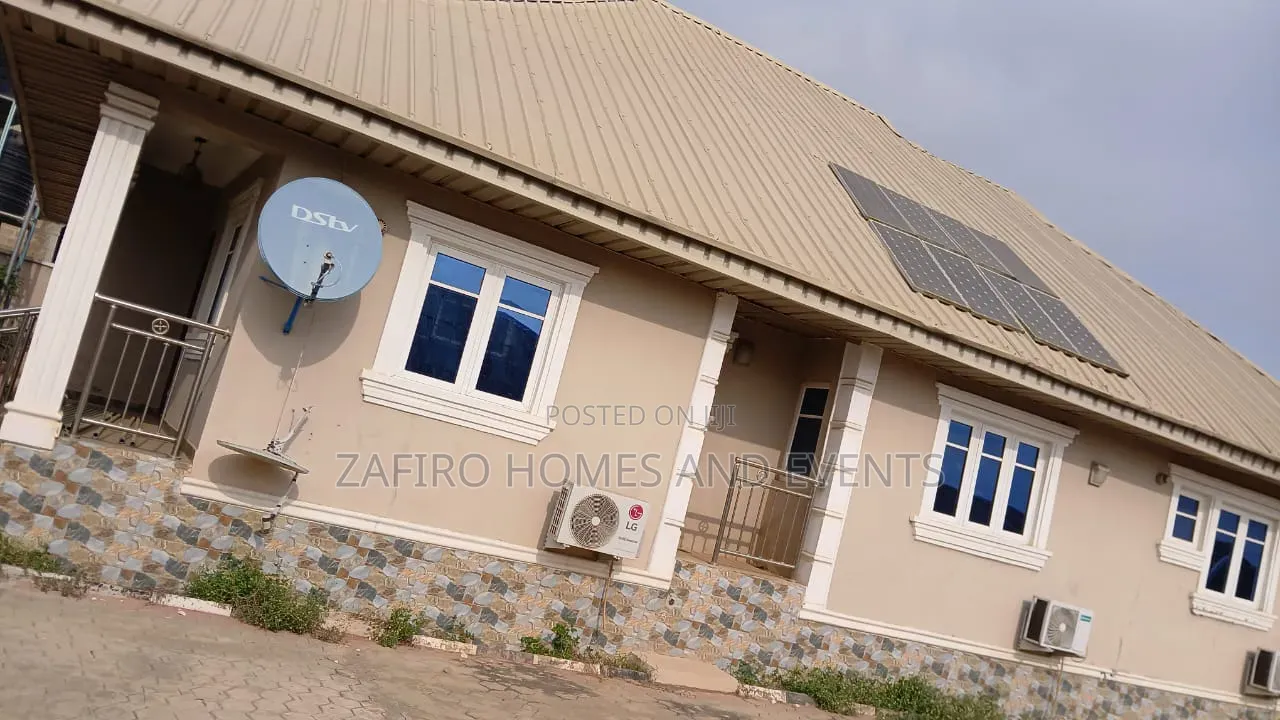 4bdrm Bungalow in Amoje Ayegun Along for sale in Akala Express