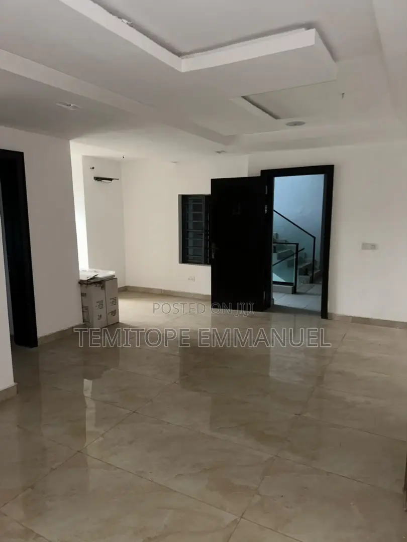 Furnished 2bdrm Apartment in Ikeja for sale in Ikeja