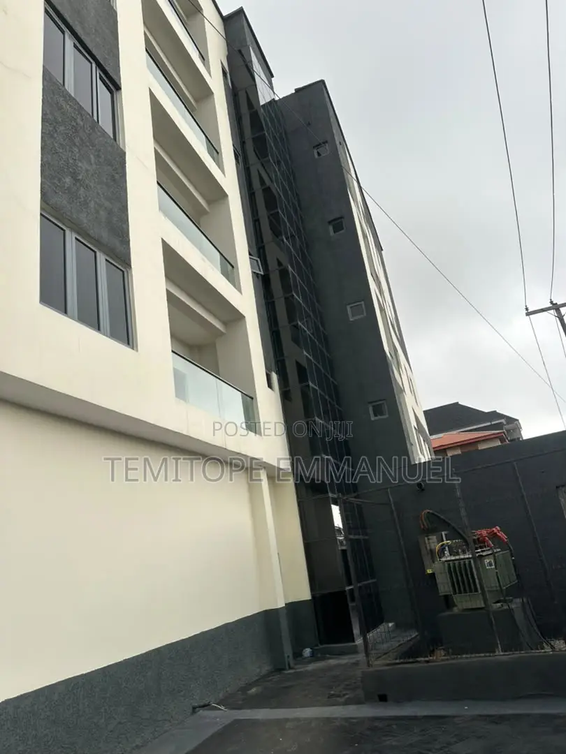 Furnished 2bdrm Apartment in Ikeja for sale in Ikeja