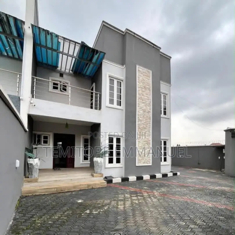 Furnished 4bdrm Duplex in Mende for sale in Mende