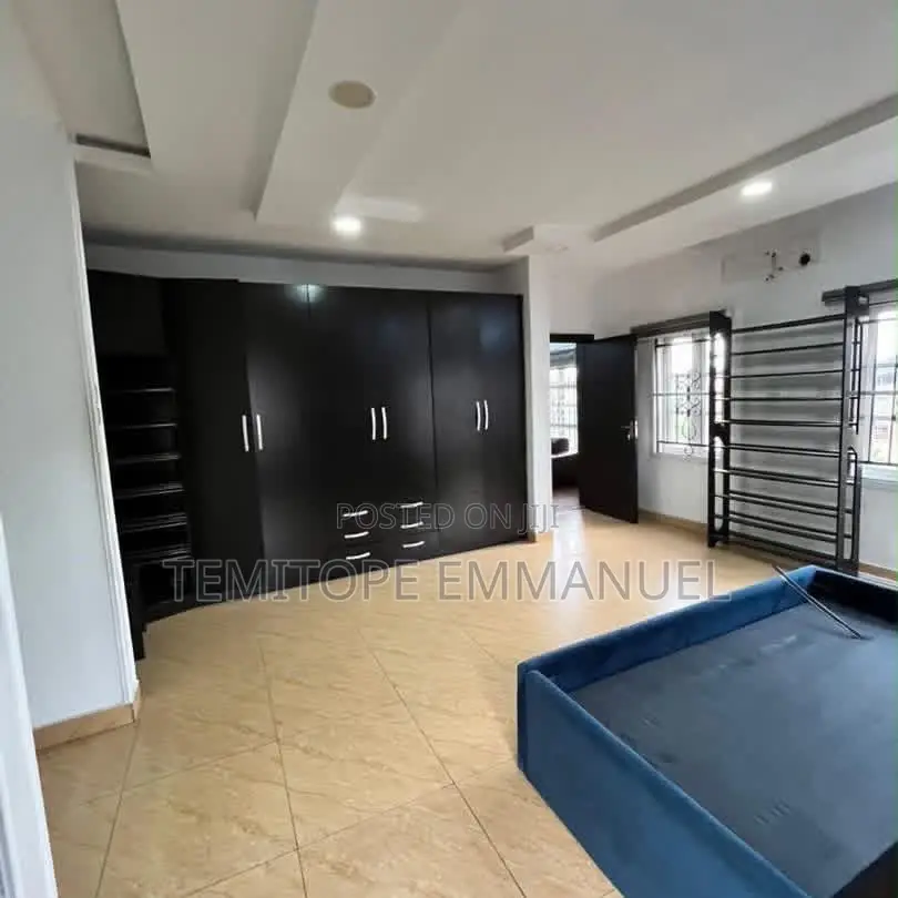 Furnished 4bdrm Duplex in Mende for sale in Mende