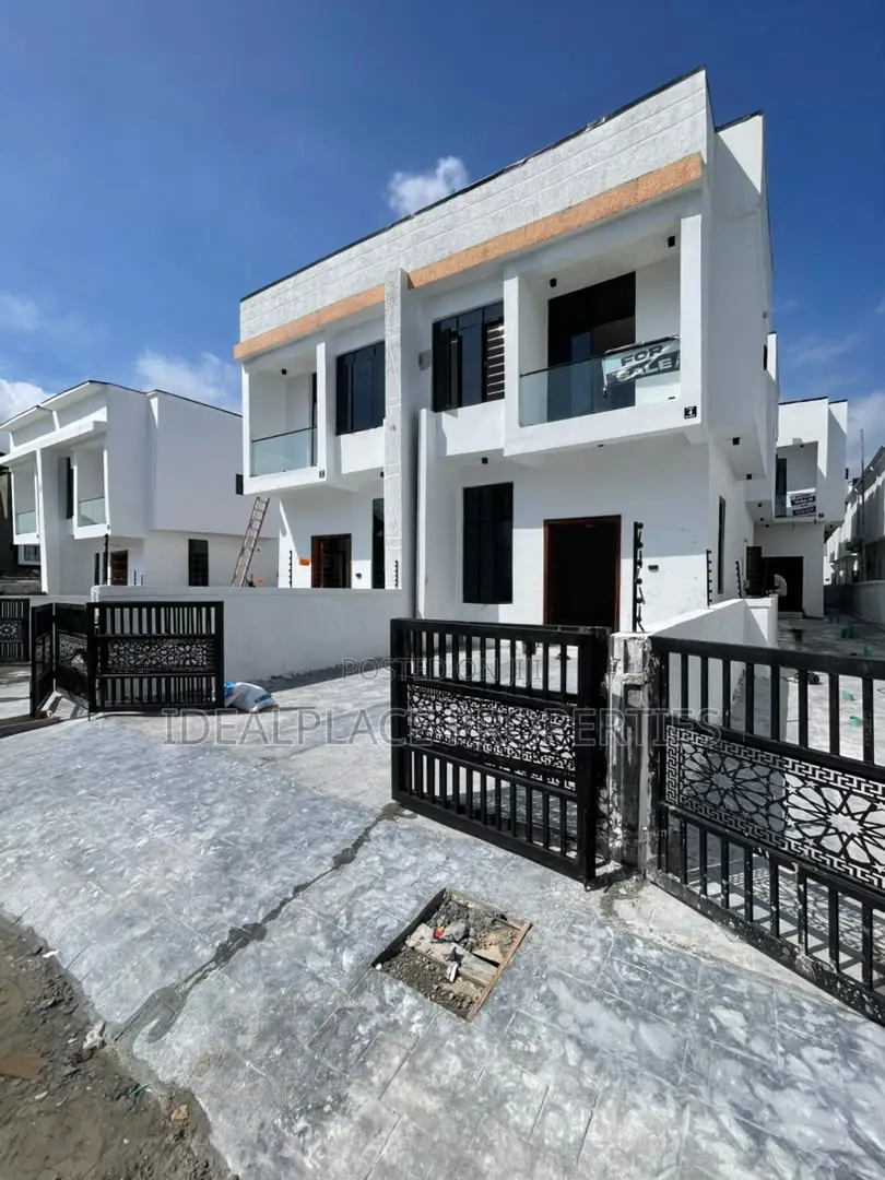 4bdrm Duplex in Ikota for sale in Ikota