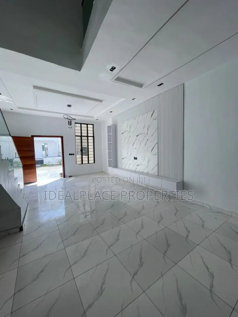 4bdrm Duplex in Ikota for sale in Ikota