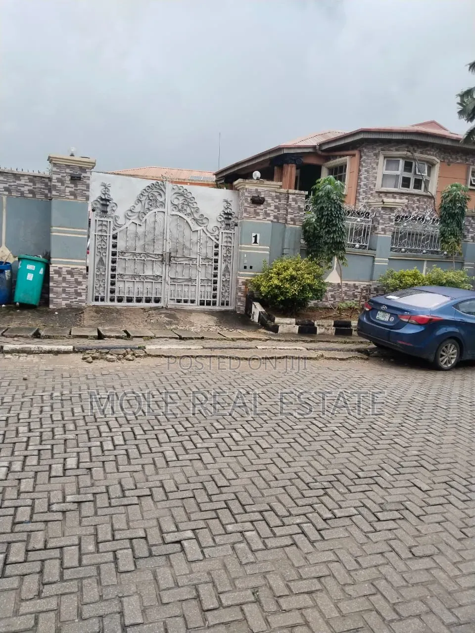 Furnished 8bdrm Duplex in Dolphin Estate for sale in Dolphin Estate