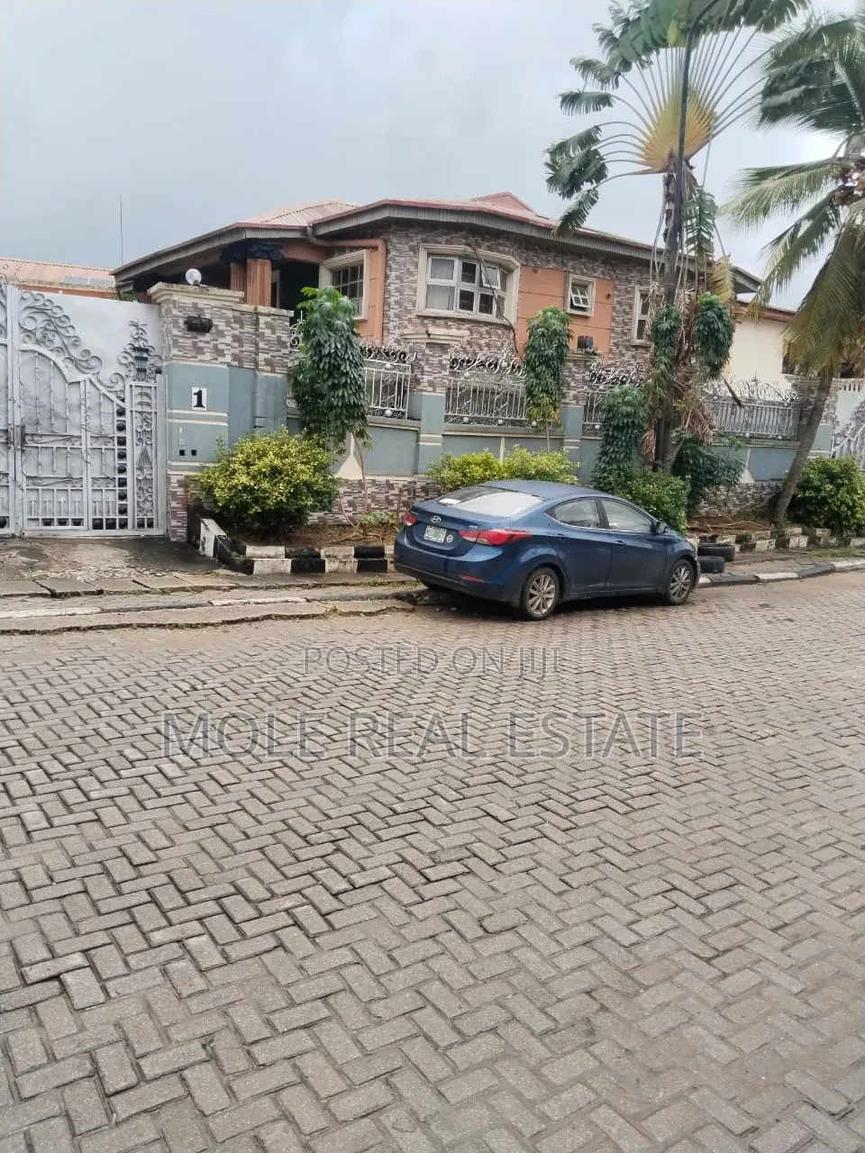 Furnished 8bdrm Duplex in Dolphin Estate for sale in Dolphin Estate