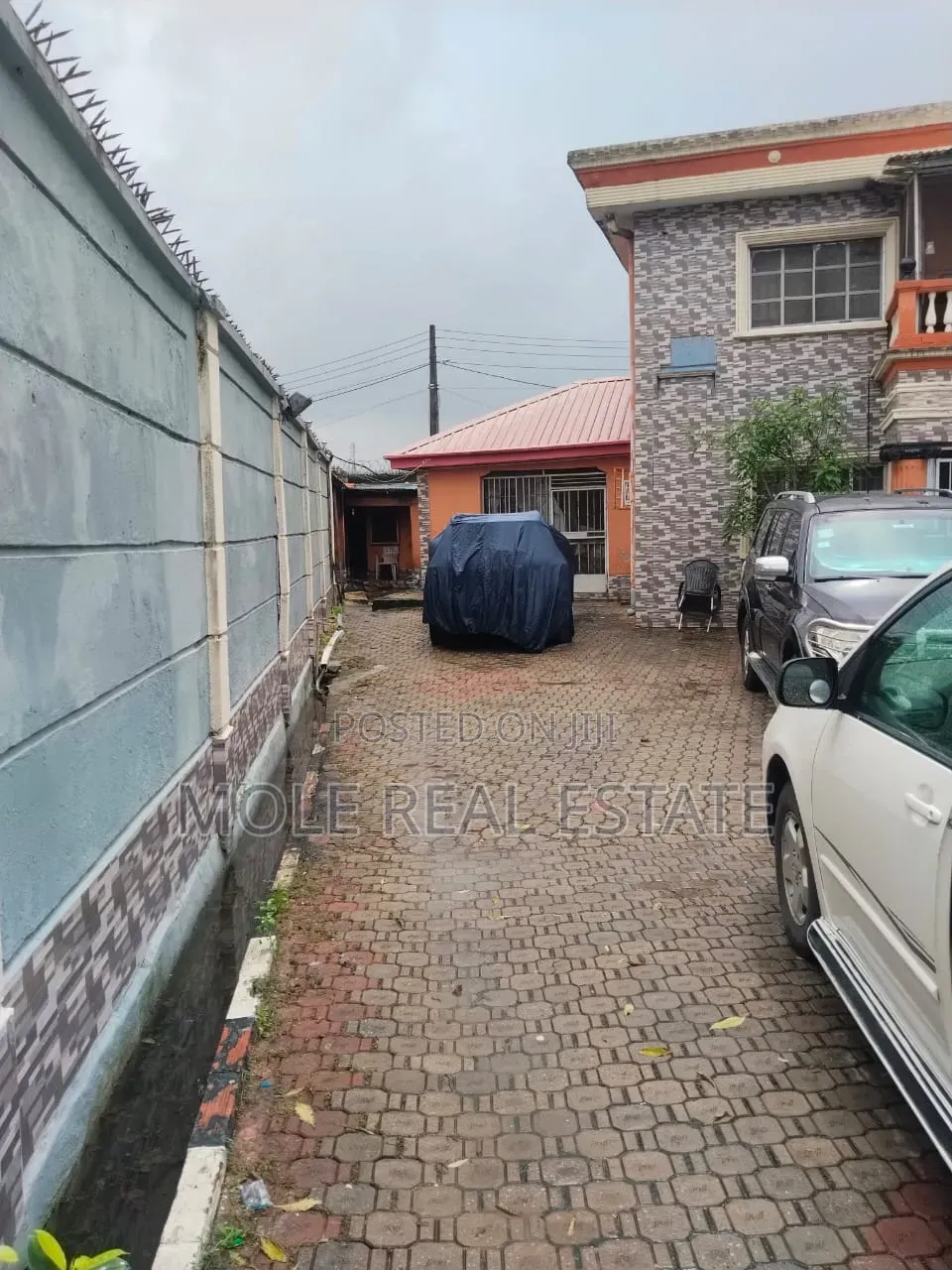Furnished 8bdrm Duplex in Dolphin Estate for sale in Dolphin Estate
