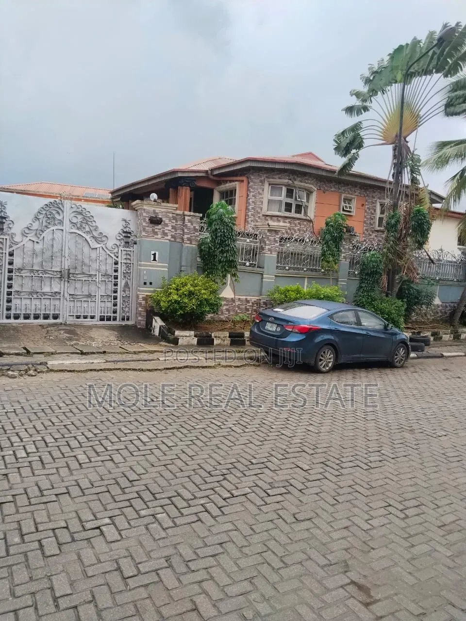 Furnished 8bdrm Duplex in Dolphin Estate for sale in Dolphin Estate