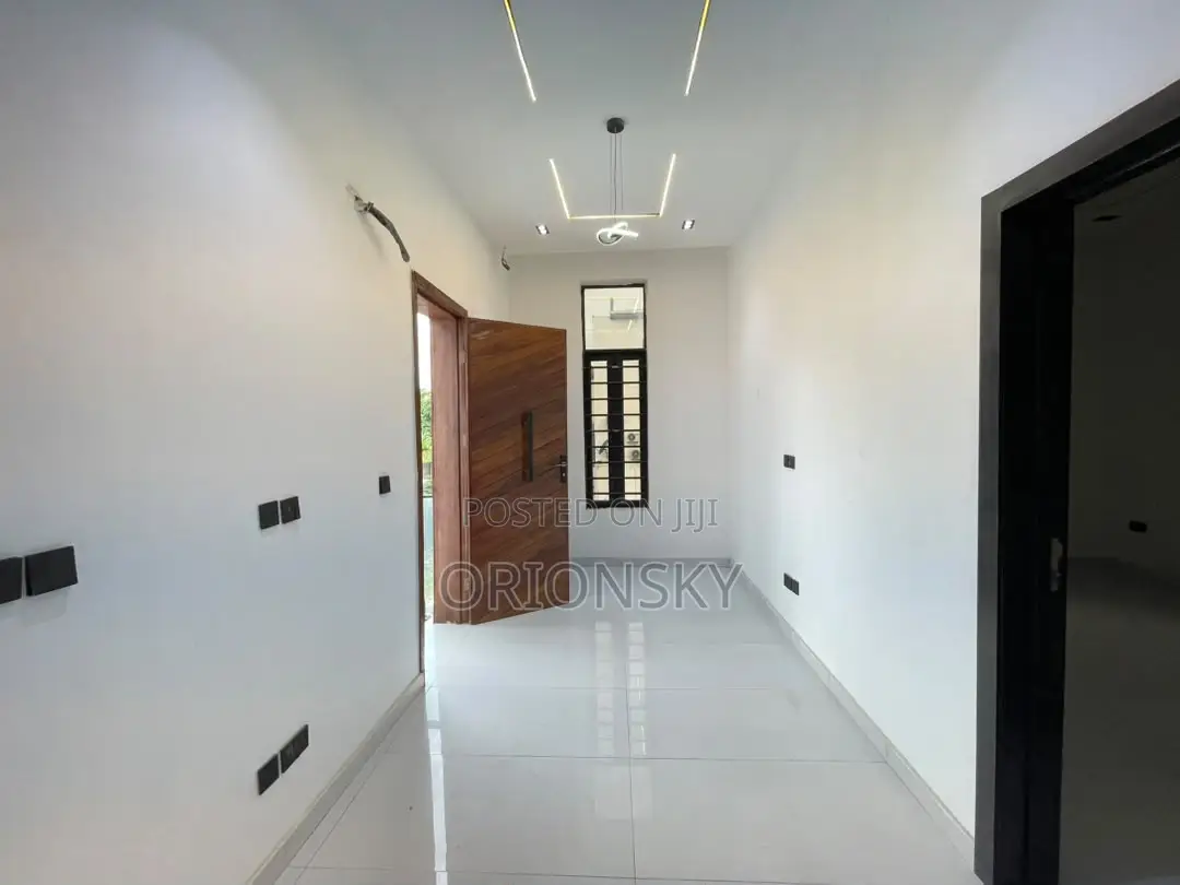 5bdrm Duplex in Olokonla for sale in Olokonla