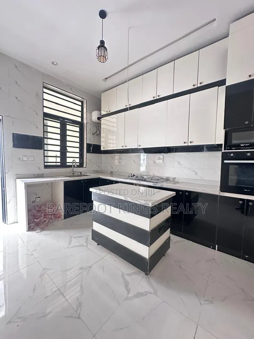 4bdrm Apartment in Ajah Lagos, Sangotedo for sale in Sangotedo