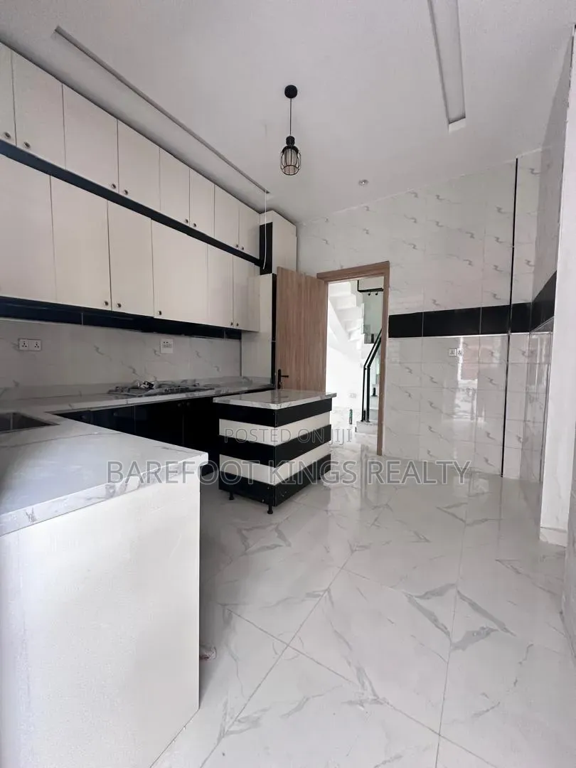 4bdrm Apartment in Ajah Lagos, Sangotedo for sale in Sangotedo
