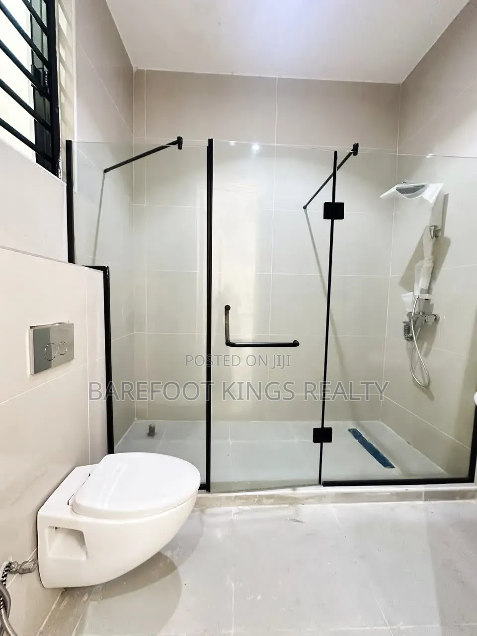 5bdrm Duplex in Ikota for sale in Ikota