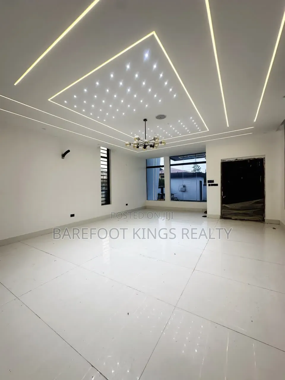5bdrm Duplex in Ikota for sale in Ikota