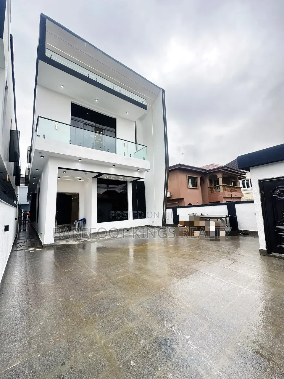 5bdrm Duplex in Ikota for sale in Ikota