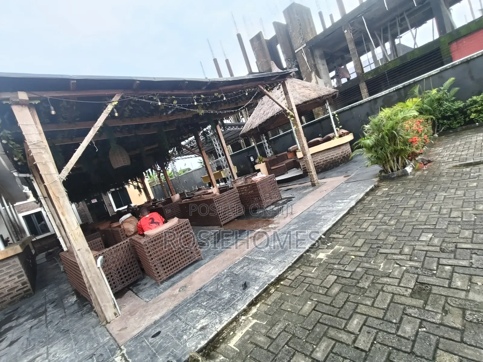 A Functioning Lounge in a Serene Environment in Elemoro