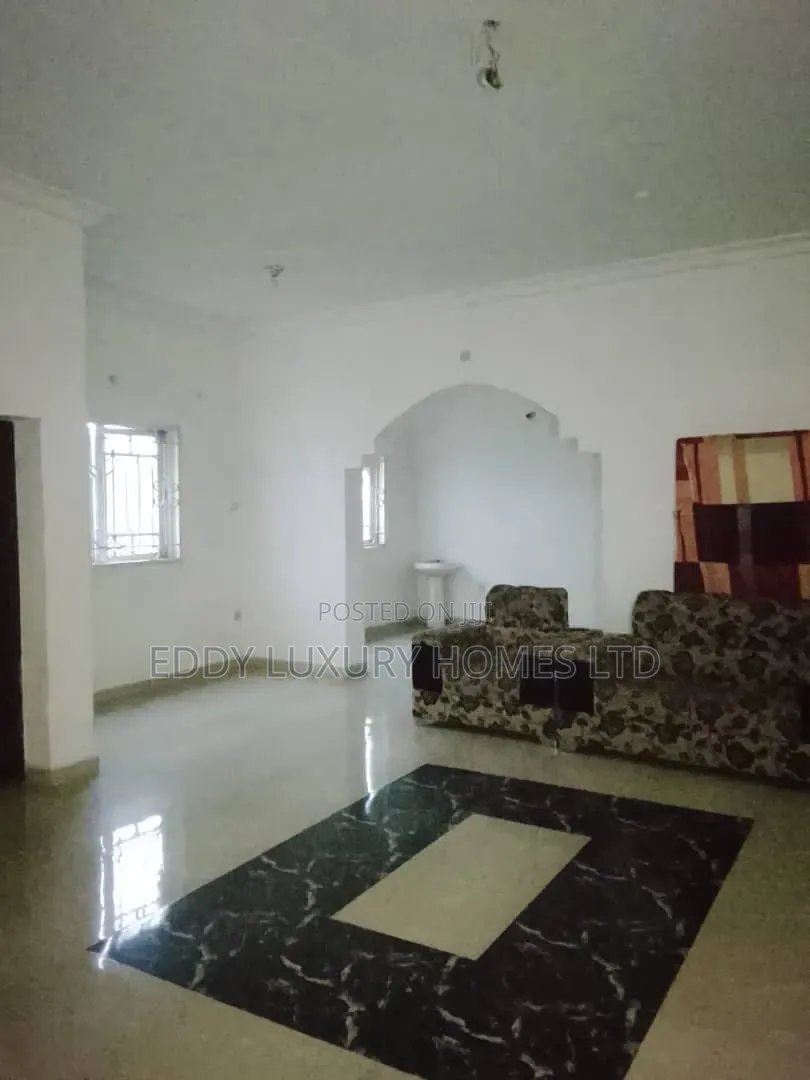 3bdrm Apartment in Nelson Mandela, Uyo for rent in Uyo