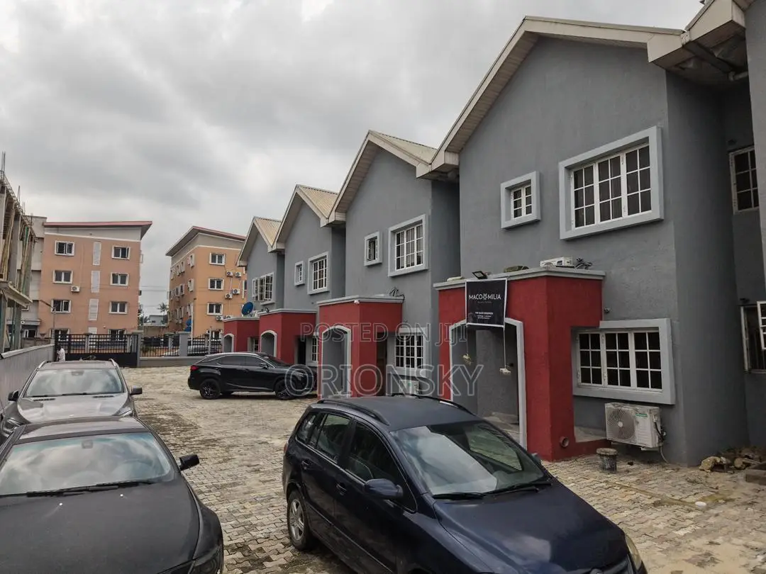 Furnished 4bdrm Duplex in Millenuim/UPS for sale in Millenuim/UPS
