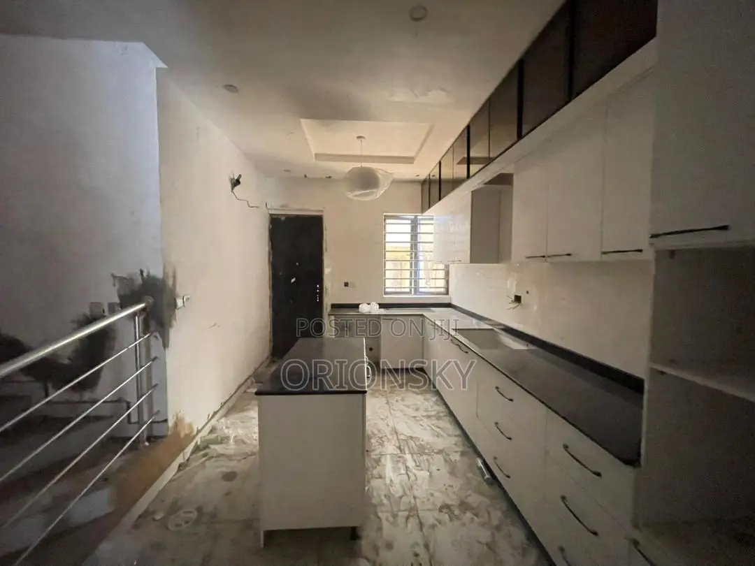 4bdrm Duplex in Adeniyi Jones for sale in Adeniyi Jones