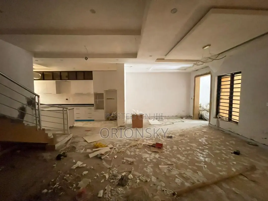 4bdrm Duplex in Adeniyi Jones for sale in Adeniyi Jones