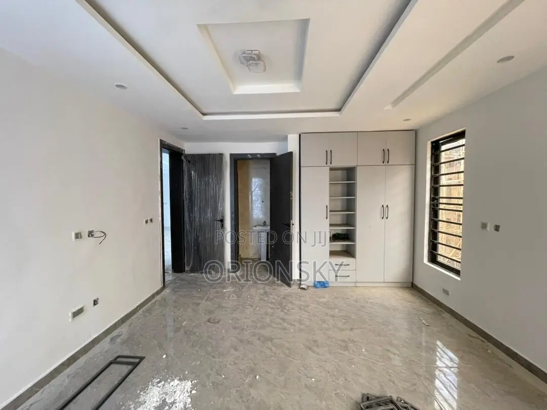 4bdrm Maisonette in Adeniyi Jones for sale in Adeniyi Jones