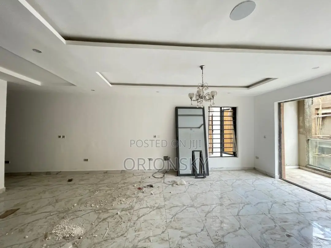 4bdrm Maisonette in Adeniyi Jones for sale in Adeniyi Jones