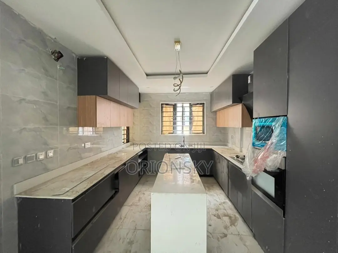 4bdrm Maisonette in Adeniyi Jones for sale in Adeniyi Jones