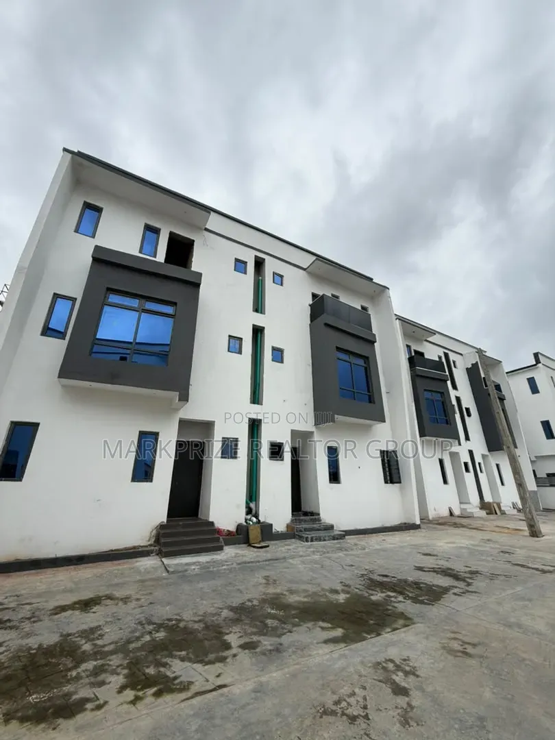4bdrm Duplex in Opebi Ikeja Lagos for sale in Opebi