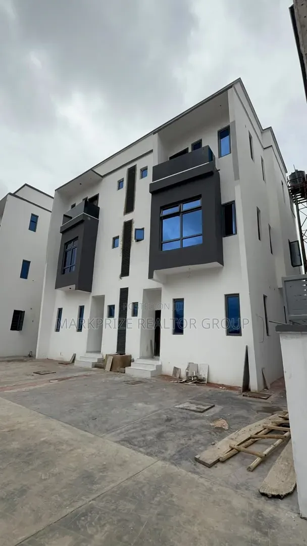 4bdrm Duplex in Opebi Ikeja Lagos for sale in Opebi