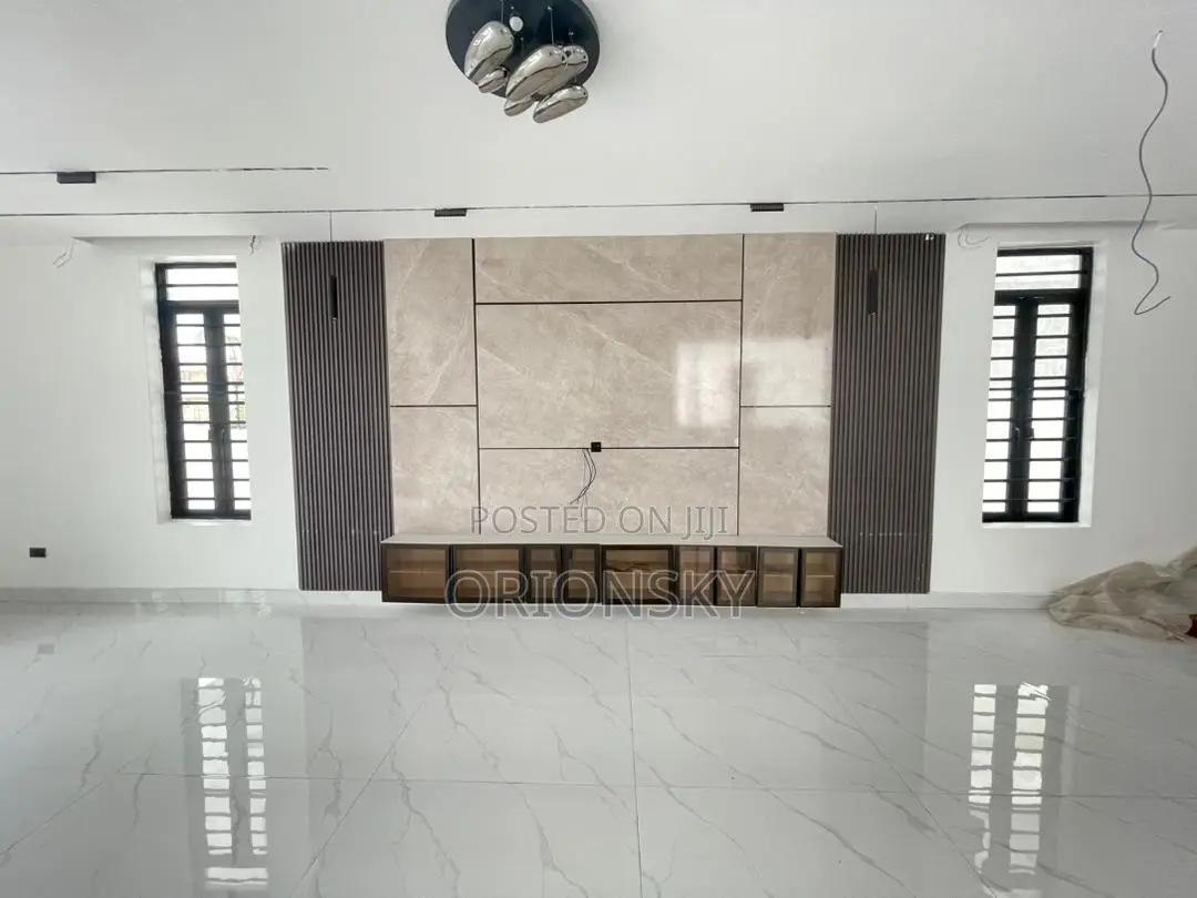 5bdrm Duplex in Lekki Phase 1 for sale in Lekki Phase 1
