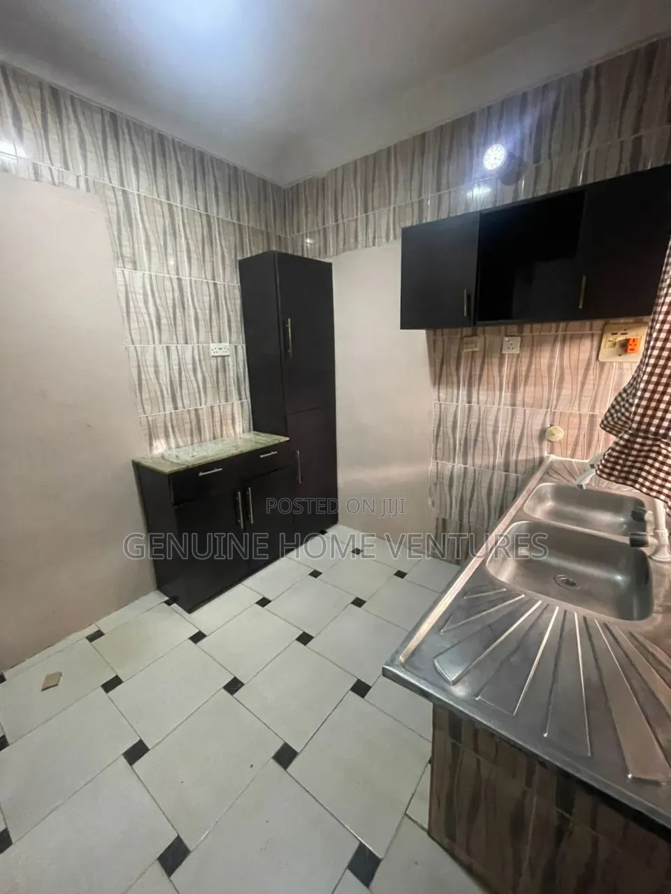 2bdrm Apartment in Low Cost, Ikorodu Garage for rent in Ikorodu Garage